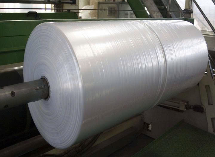 Ưu và nhược điểm của màng PE khổ lớn trong đóng gói công nghiệp