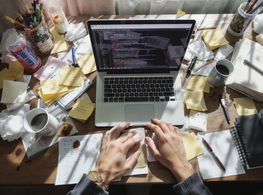 Nên tự chăm sóc website hay thuê ngoài? Ưu nhược điểm chi tiết