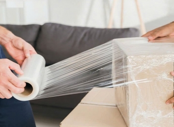 Vì sao màng PE bị dính vào nhau và giải pháp khắc phục - Báo Thương Gia