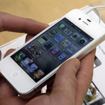 Apple “lệnh” giảm giá iPhone 4S tại các cửa hàng
