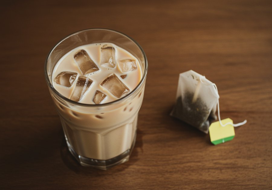 Cách pha trà sữa bằng hồng trà túi lọc thơm ngon tại nhà - Báo Thương Gia